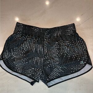 Women’s Gap Fit Black and White Patterned Athletic Shorts Same Day Shipping
